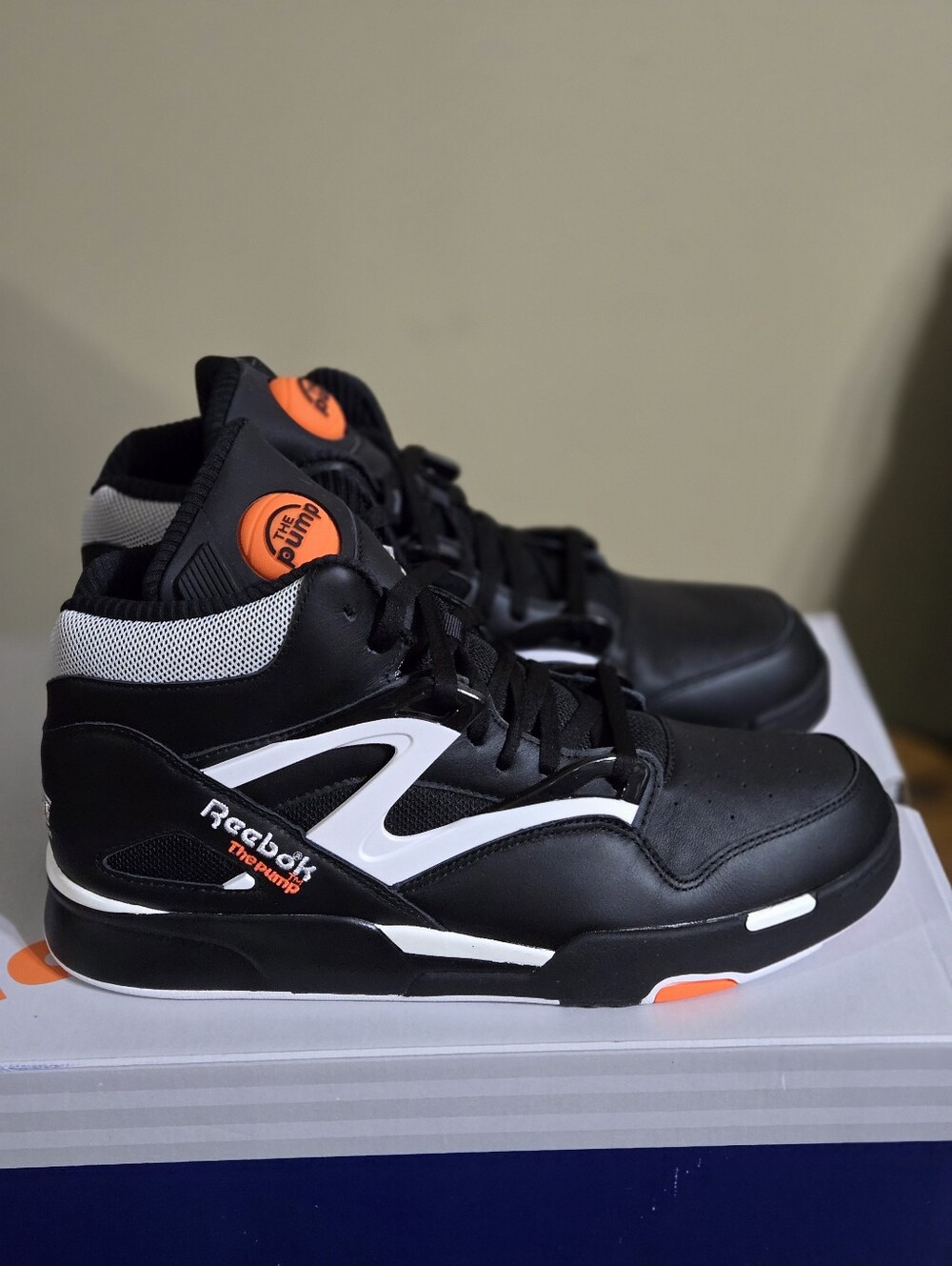 Mens Reebok Pump Omni II, Size 13 - Picture 4 of 7